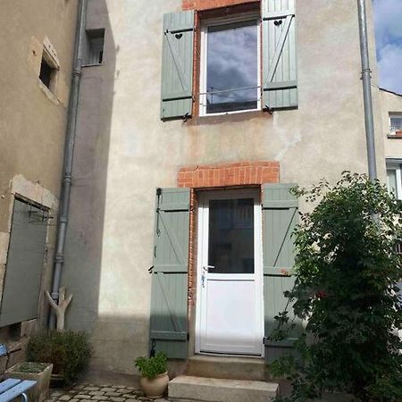 Petite Maison De Village Ebreuil Exteriör bild