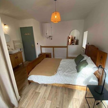 Petite Maison De Village Ebreuil Exteriör bild