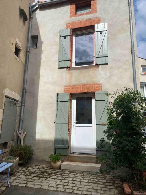 Petite Maison De Village Ebreuil Exteriör bild