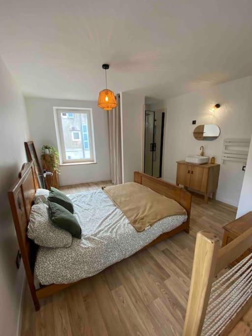 Petite Maison De Village Ebreuil Exteriör bild