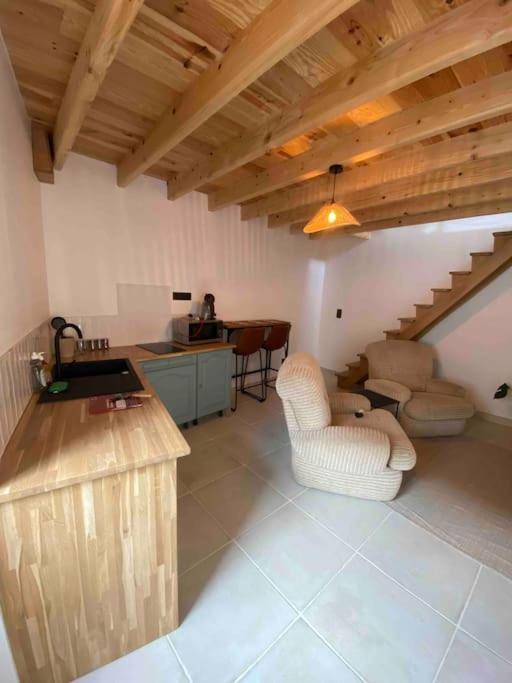 Petite Maison De Village Ebreuil Exteriör bild